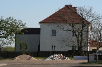 Pohled na zámeček  ze severu ( © Petr Nožička 04/2011)