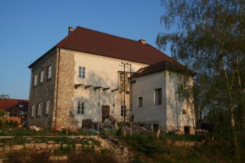 Pohled z jihovýchodu ( © Petr Nožička 04/2011)