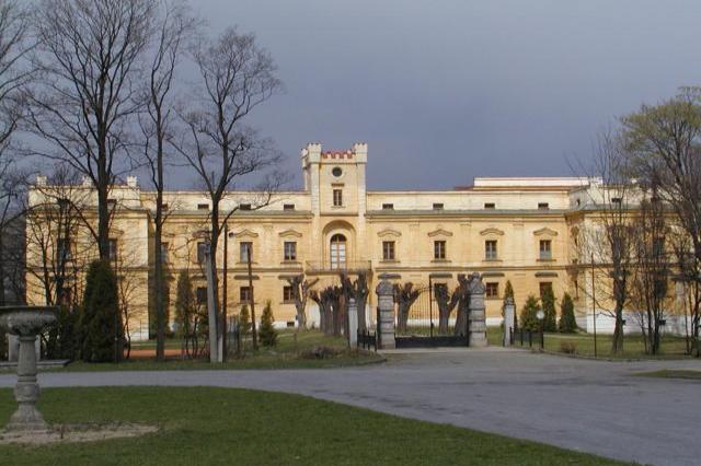 Vstupní průčelí