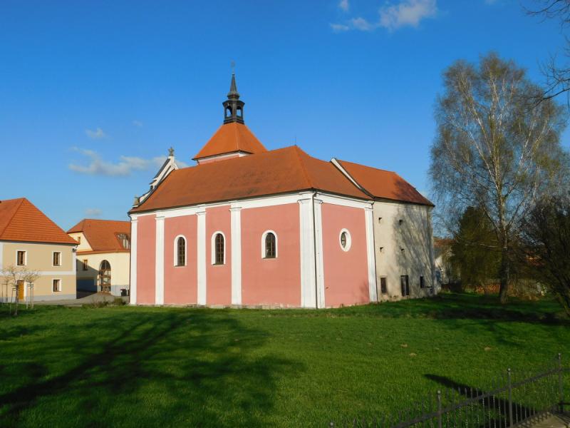 kaple Povýšení sv. Kříže a sýpka