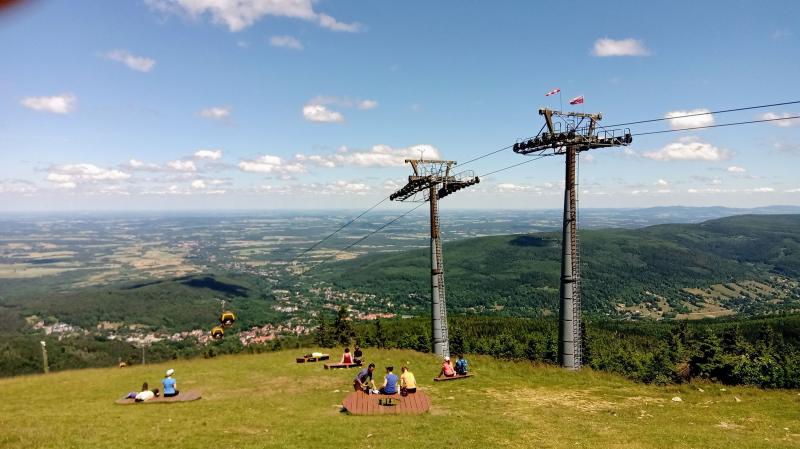 Výhled s lanovkou na Stóg Izerski