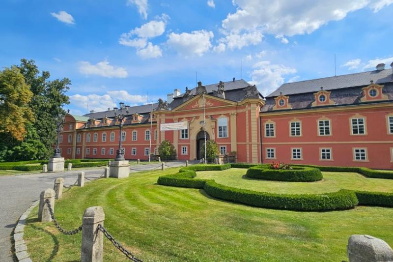 Areál zámku Dobříš