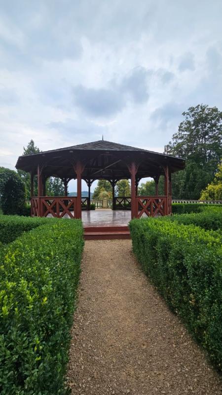 Altán v zámeckém parku