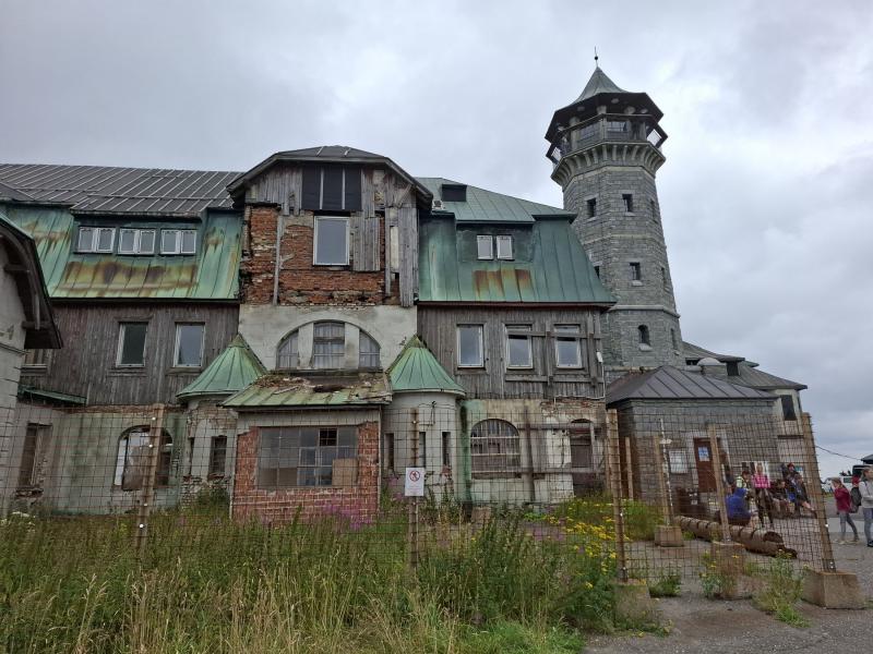 Chátrající areál na Klínovci