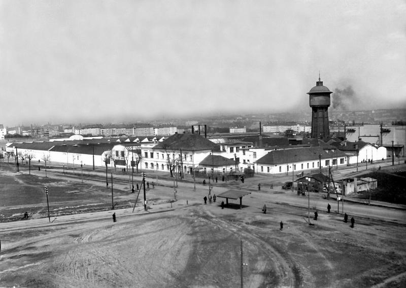 Továrna JAWA, uprostřed bývalý hostinec Zelená liška, rok 1930